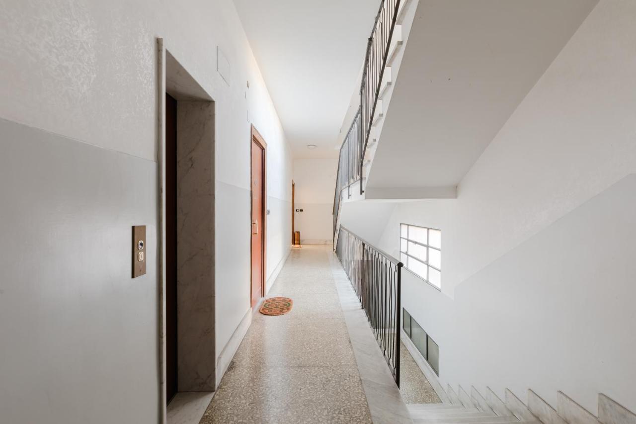 Le Rondini Apartment, 5 Persone, 2 Balconi, Policlinico Tor Vergata E Casilino Apartment *